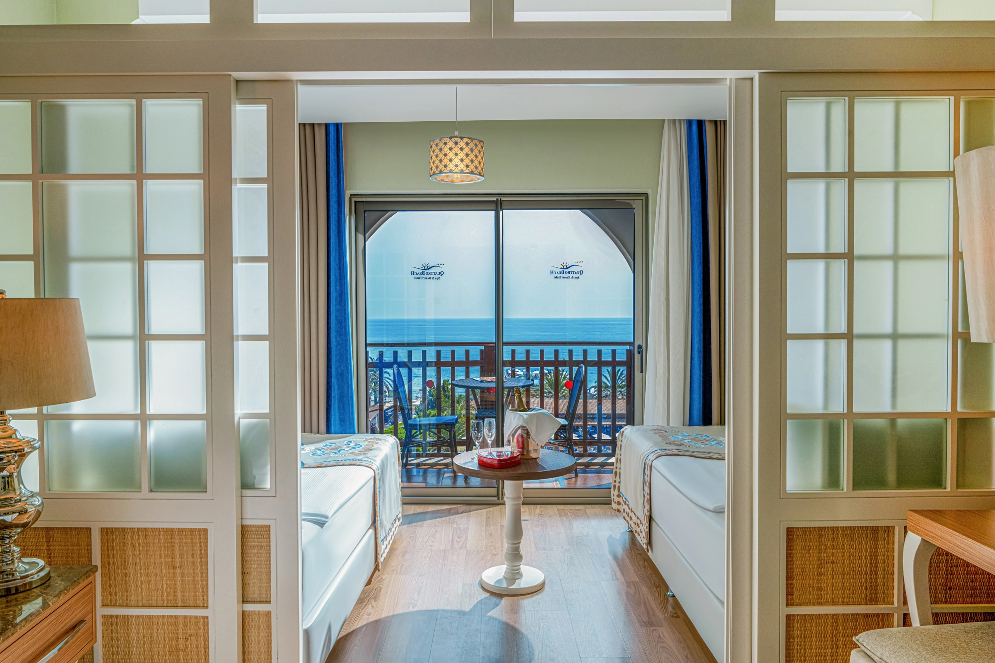 Family Room with Direct Sea View